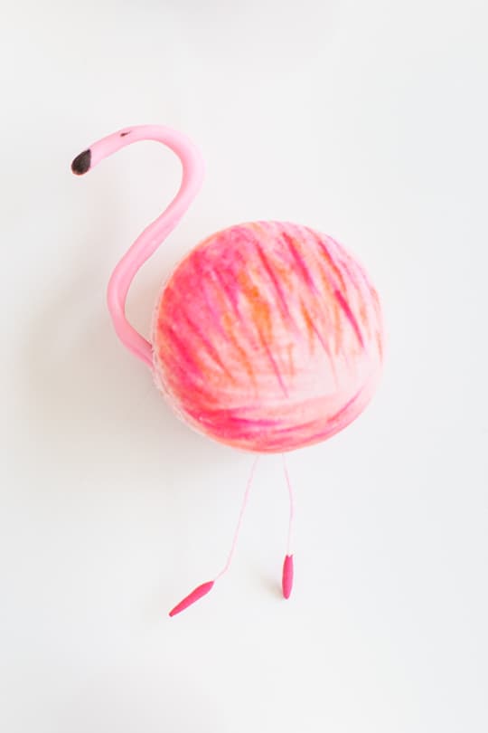 DIY flamingo macarons | sugar & cloth