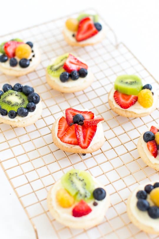 sugar cookie fruit pizza recipe - Sugar & Cloth