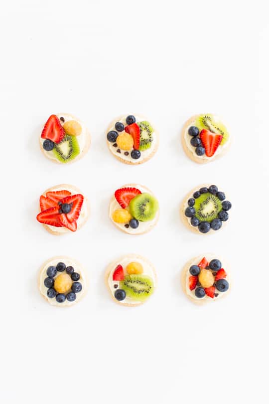 sugar cookie fruit pizza recipe - Sugar & Cloth