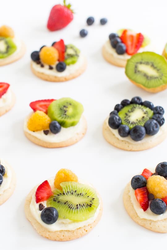 sugar cookie fruit pizza recipe - Sugar & Cloth