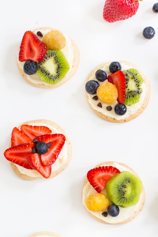 sugar cookie fruit pizza recipe - Sugar & Cloth