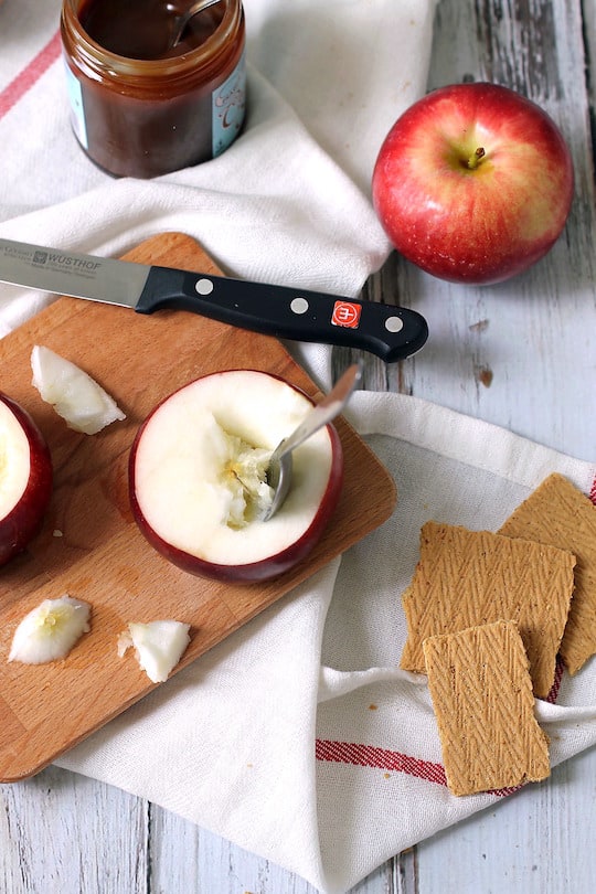 Caramel-Apple-Cheesecake-Stuffed-Baked-Apples-4