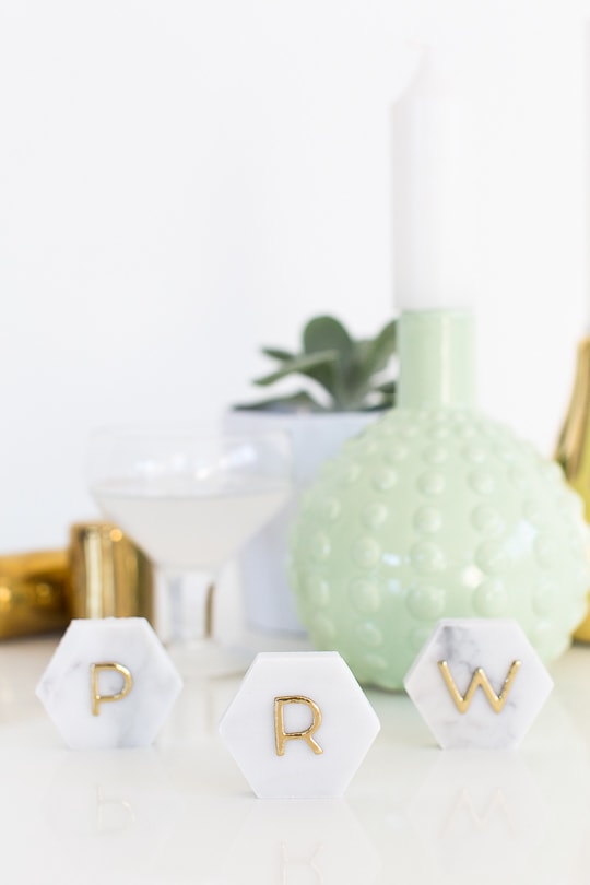 Marble Place Cards Holder - One Minute DIY Place Card