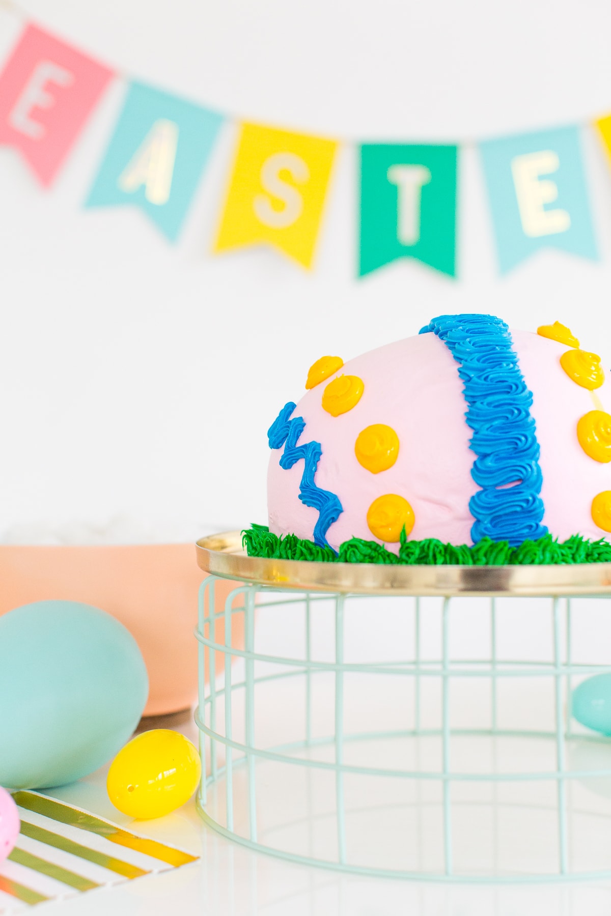 A playful Easter dessert table with @dunkindonuts and @baskinrobbins! - sugar and cloth