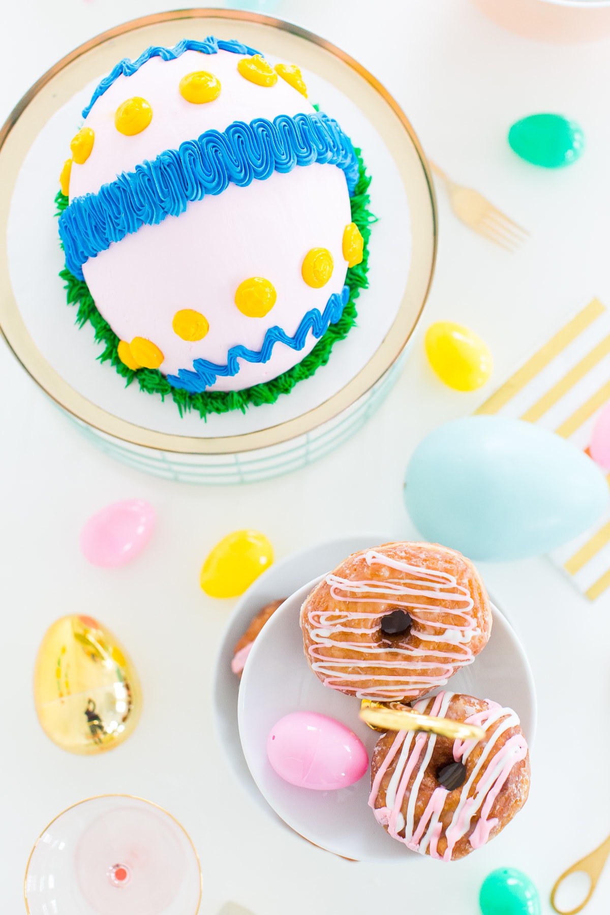 A playful Easter dessert table - sugar and cloth