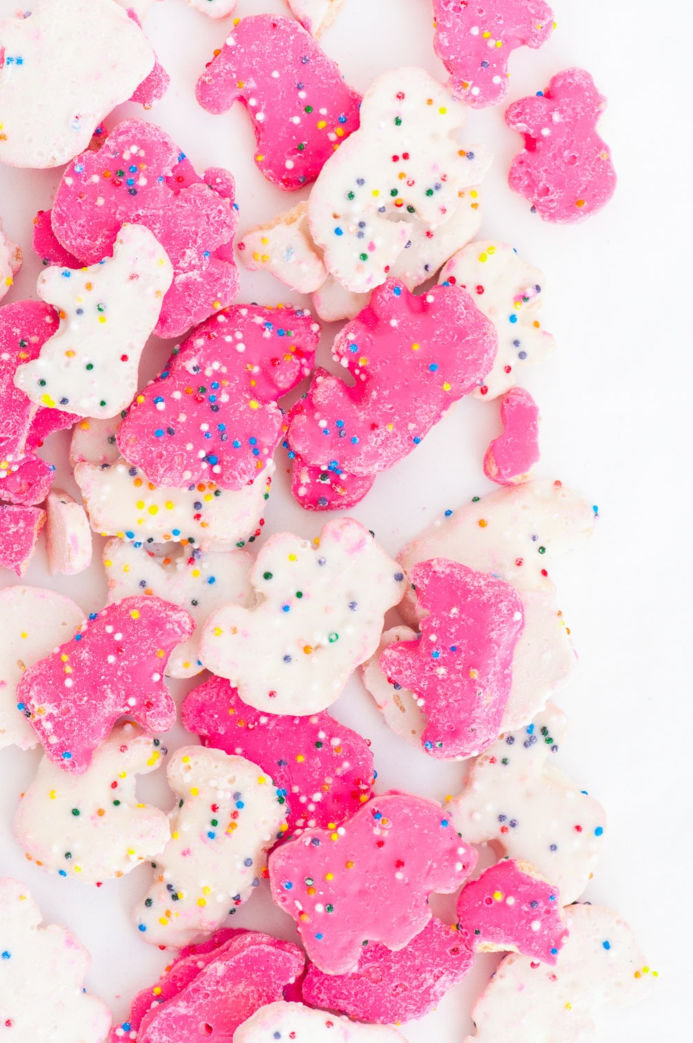 Simple frosted circus animal cookie bark recipe - sugar and cloth