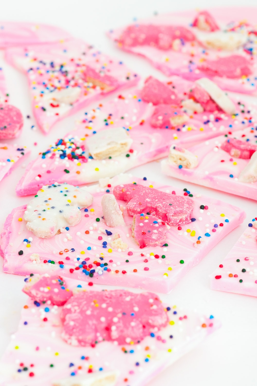 Simple frosted circus animal cookie bark recipe - sugar and cloth