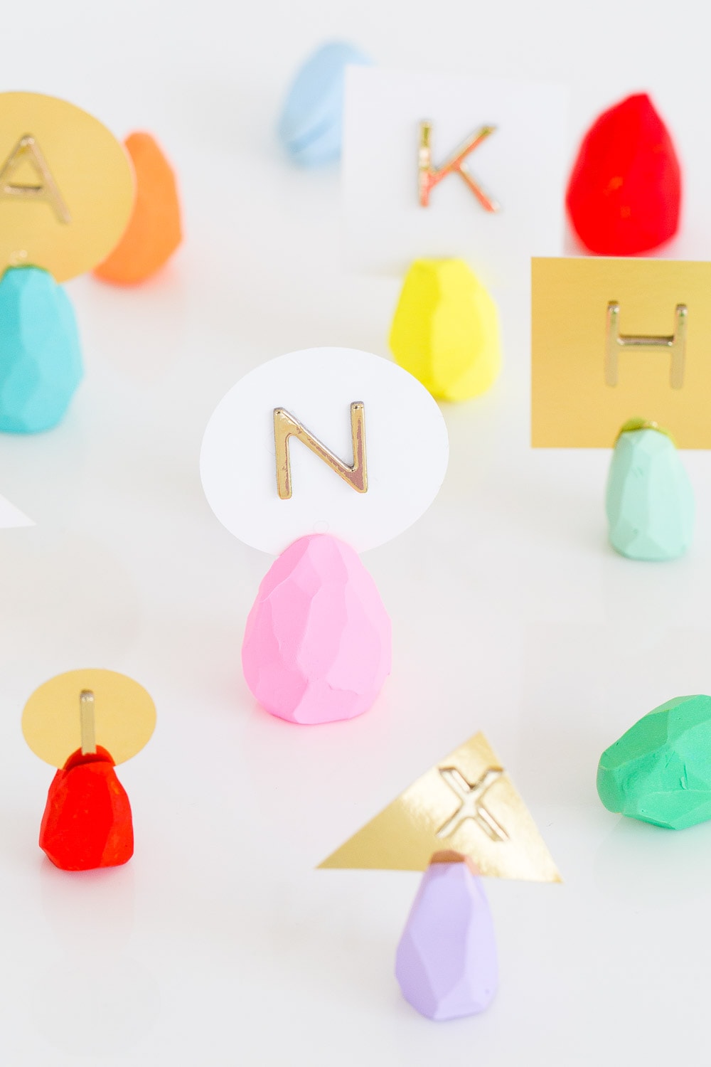 Spicing up the table with these DIY faceted Easter egg place card holders on Sugar and Cloth