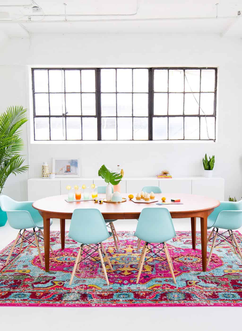 A Joyful and Modern Dining Room for Summer