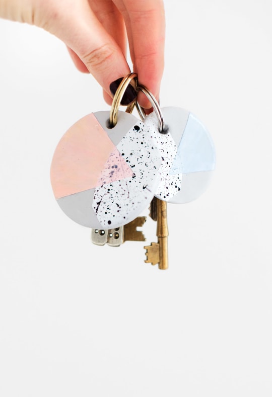 A DIY speckled polymer clay keychain to give your keys a colorful makeover! - sugar and cloth - houston blogger #accessories #polymerclay #diy #keys #keyring #keychain #speckled #gift