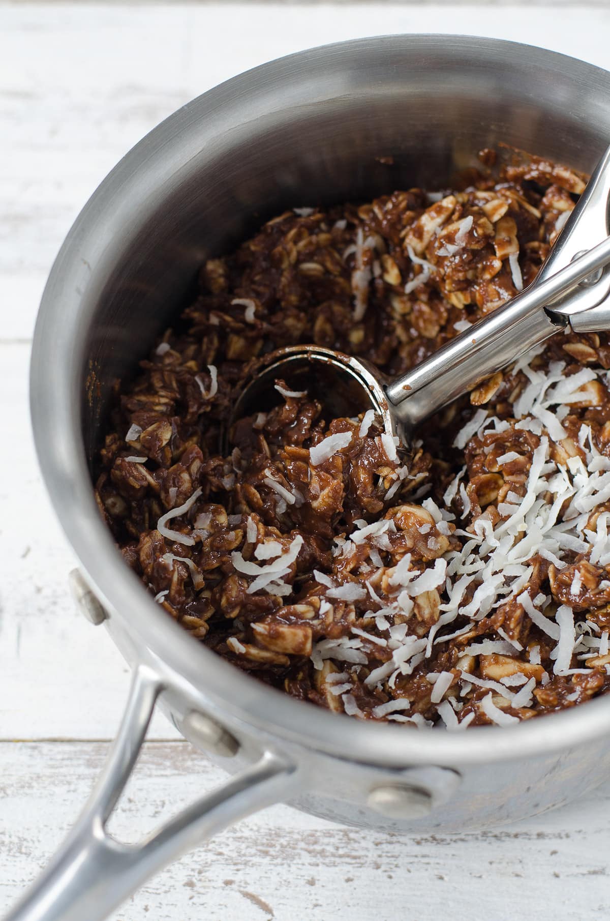 no-bake chocolate almond butter cookies that are perfect for Spring entertaining! - sugar and cloth - ashley rose - houston blogger