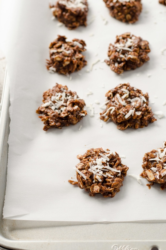 no-bake chocolate almond butter cookies that are perfect for Spring entertaining! - sugar and cloth - ashley rose - houston blogger