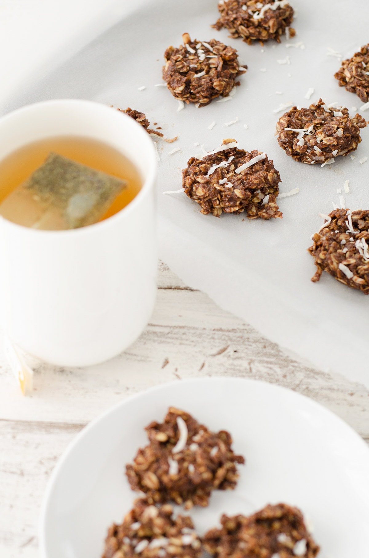 no-bake chocolate almond butter cookies that are perfect for Spring entertaining! - sugar and cloth - ashley rose - houston blogger