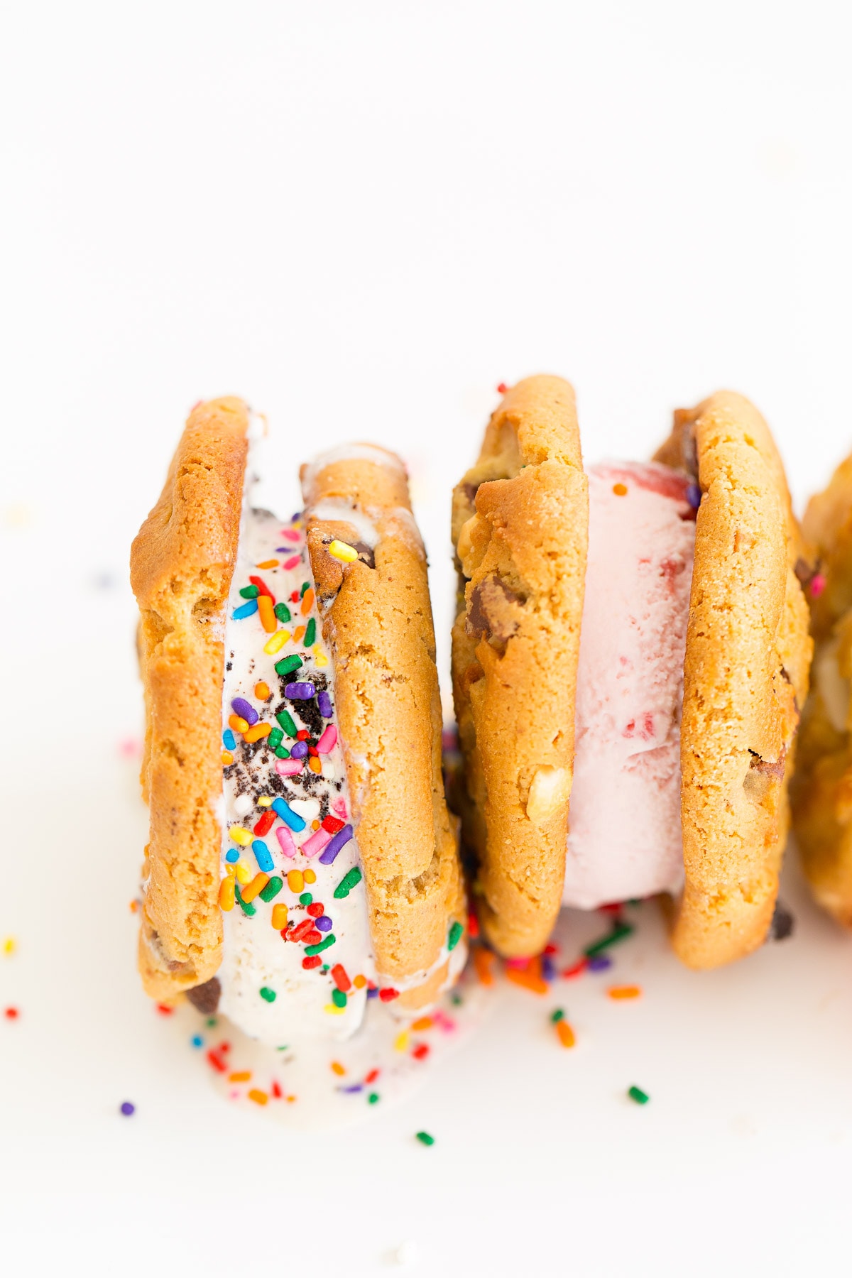 We all scream for warm cookie ice cream sandwiches, am I right?! Download these free printable ice cream postcard invitations by Sugar & Cloth for Baskin-Robbins