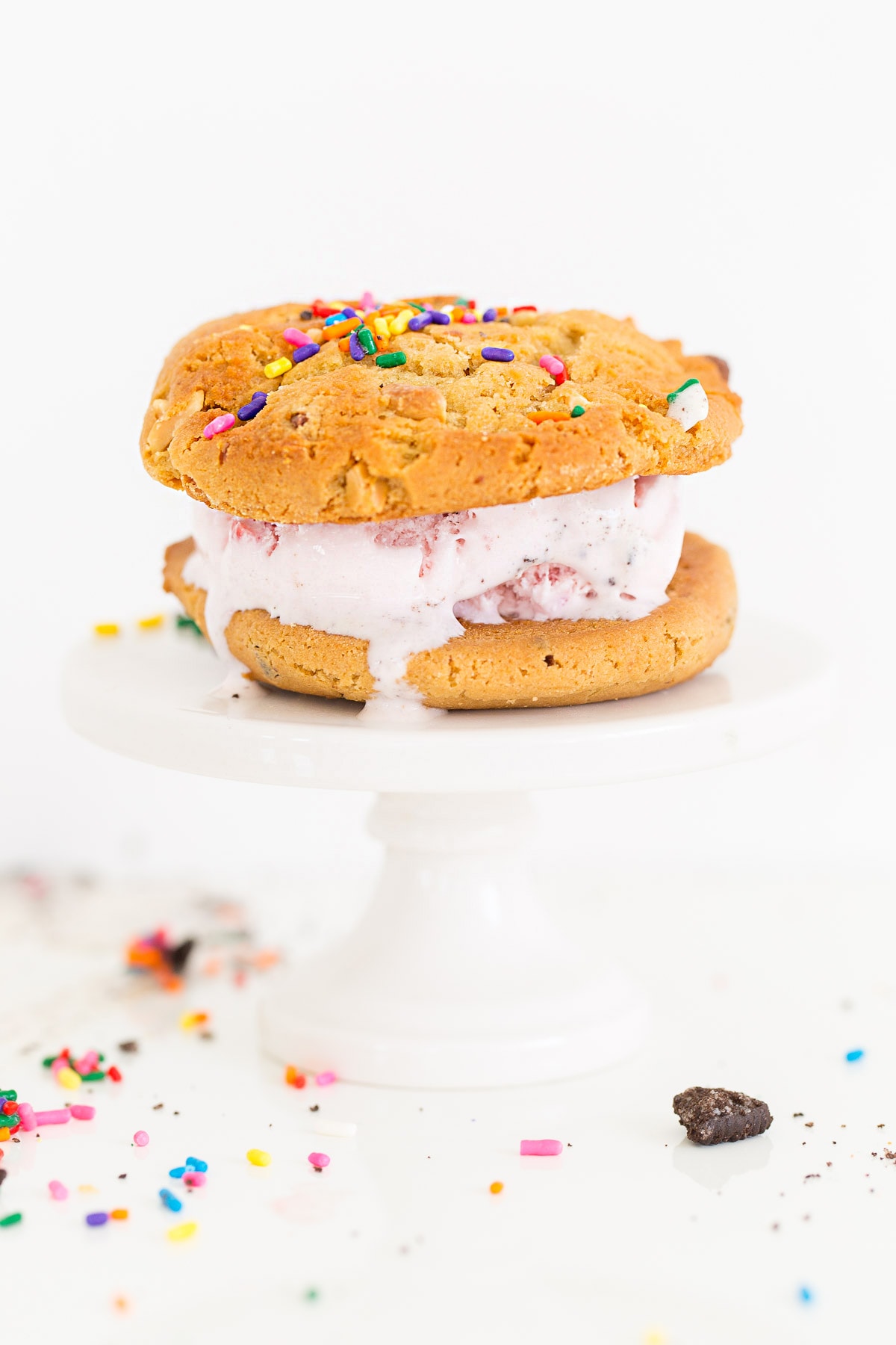 We all scream for warm cookie ice cream sandwiches, am I right?! Download these free printable ice cream postcard invitations by Sugar & Cloth for Baskin-Robbins