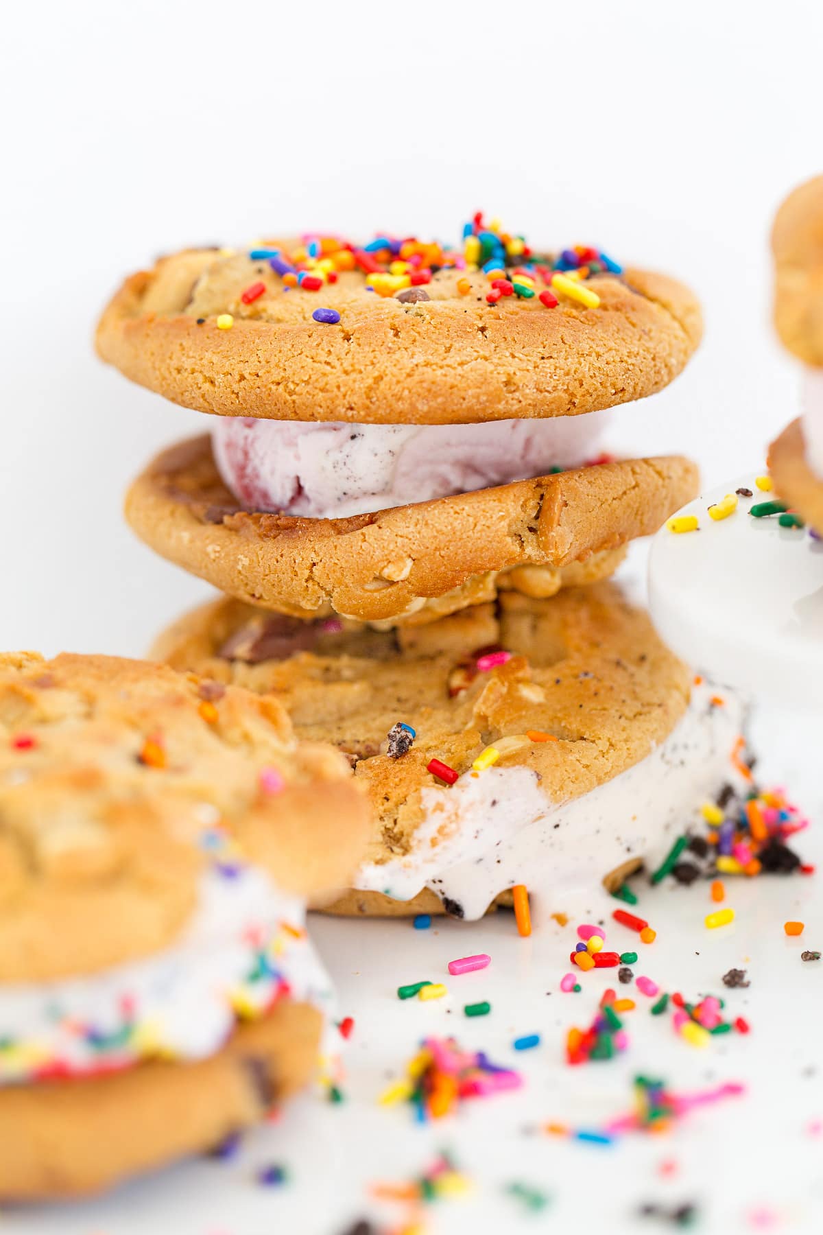 We all scream for warm cookie ice cream sandwiches, am I right?! Download these free printable ice cream postcard invitations by Sugar & Cloth for Baskin-Robbins