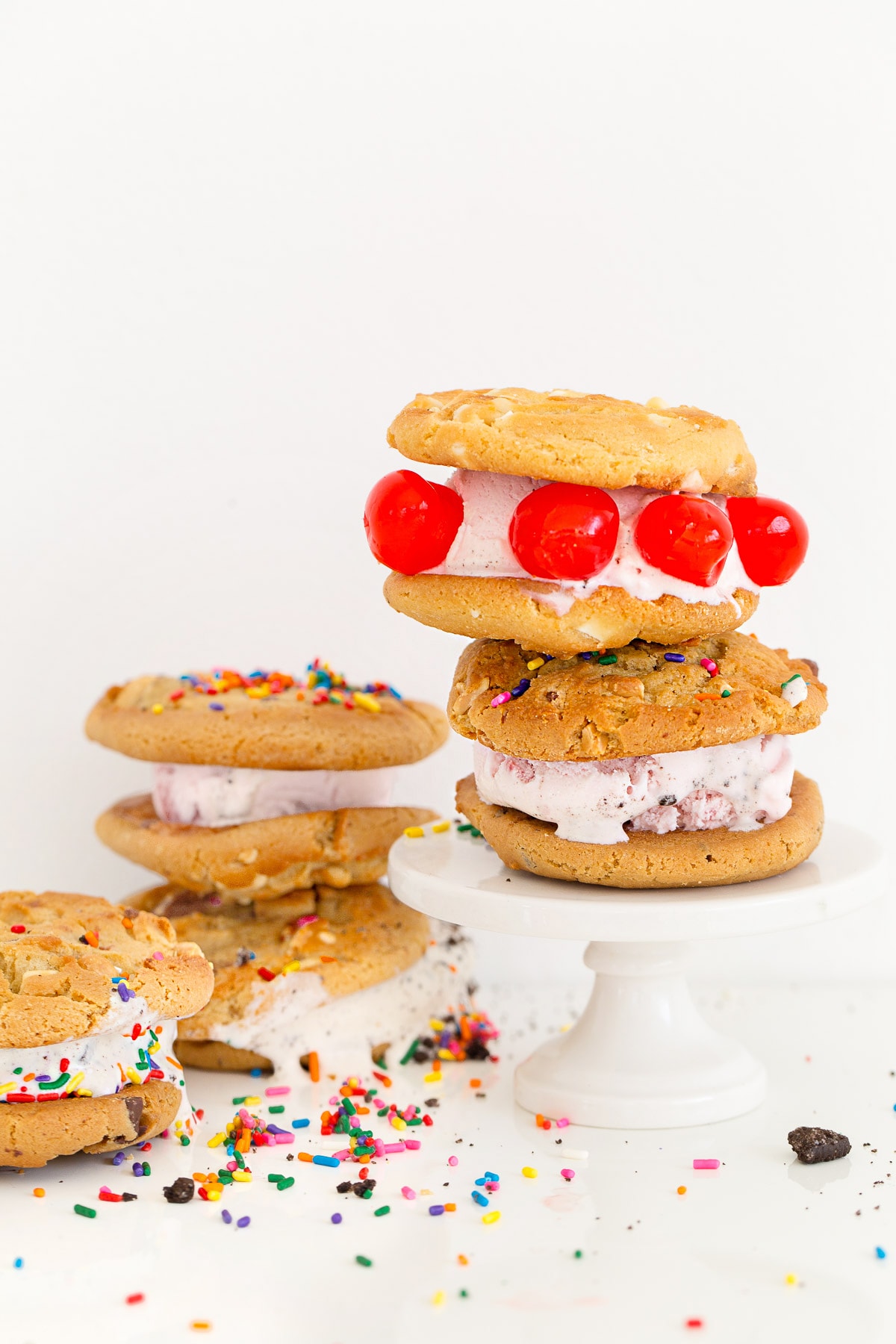 We all scream for warm cookie ice cream sandwiches, am I right?! Download these free printable ice cream postcard invitations by Sugar & Cloth for Baskin-Robbins