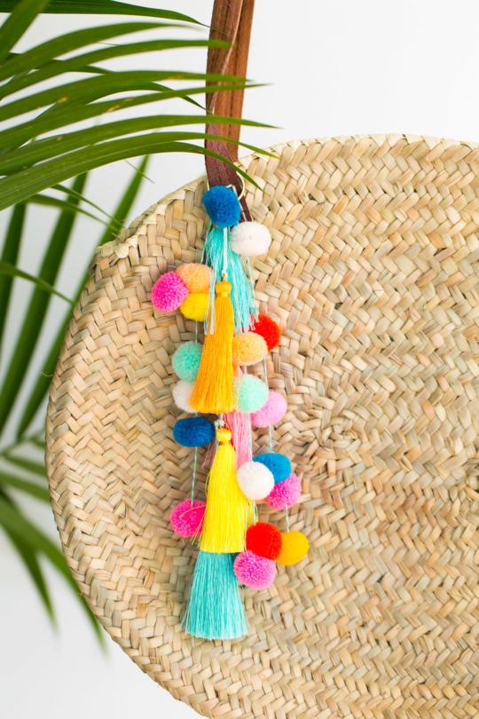 Make a statement this Summer with our DIY pom pom tassel circle pool bag! - sugar and cloth - houston blogger