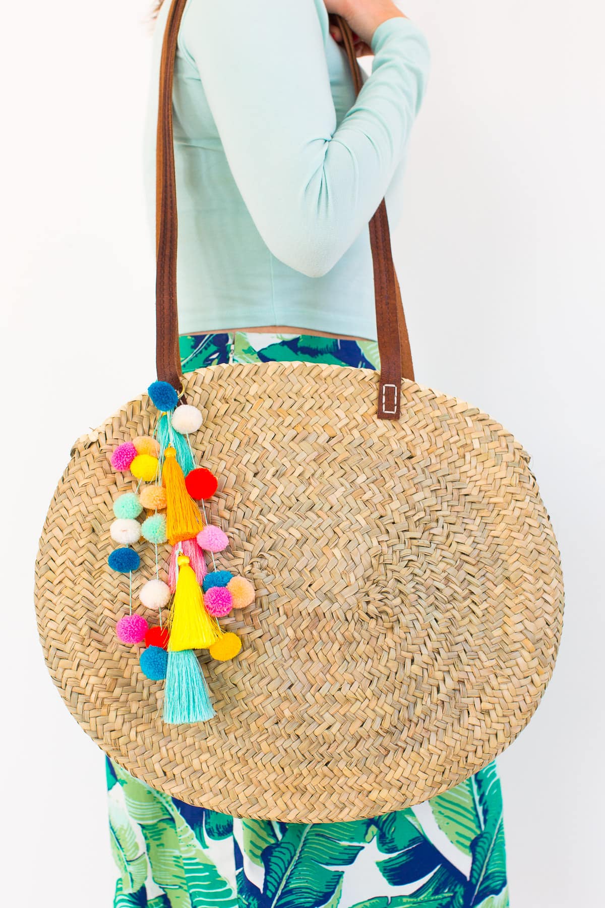 Make a statement this Summer with our DIY pom pom tassel circle pool bag! - sugar and cloth - houston blogger