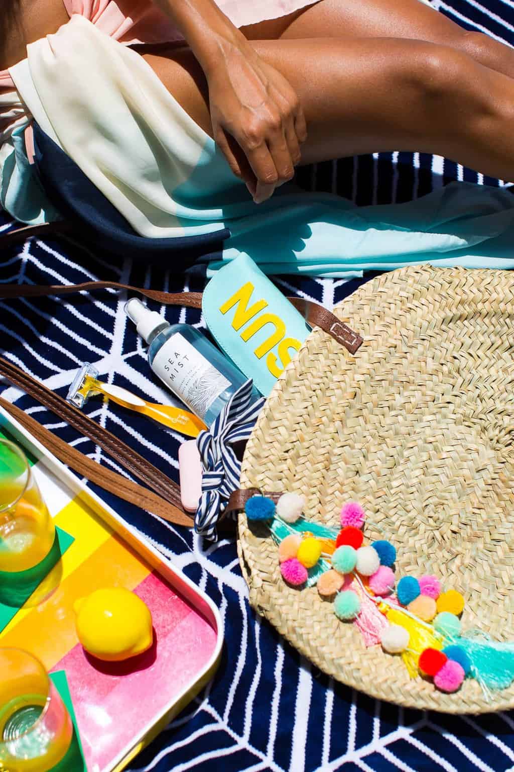 DIY Pom Pom Tassel for Your Beach Bag