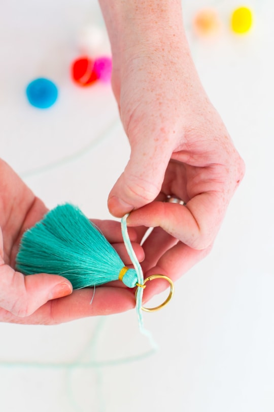 Make a statement this Summer with our DIY pom pom tassel circle pool bag! - sugar and cloth - houston blogger