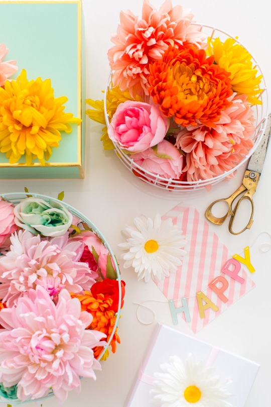 The perfect Mother's Day gift wrapping: DIY faux flower gift topper stickers by Sugar & Cloth - houston blogger