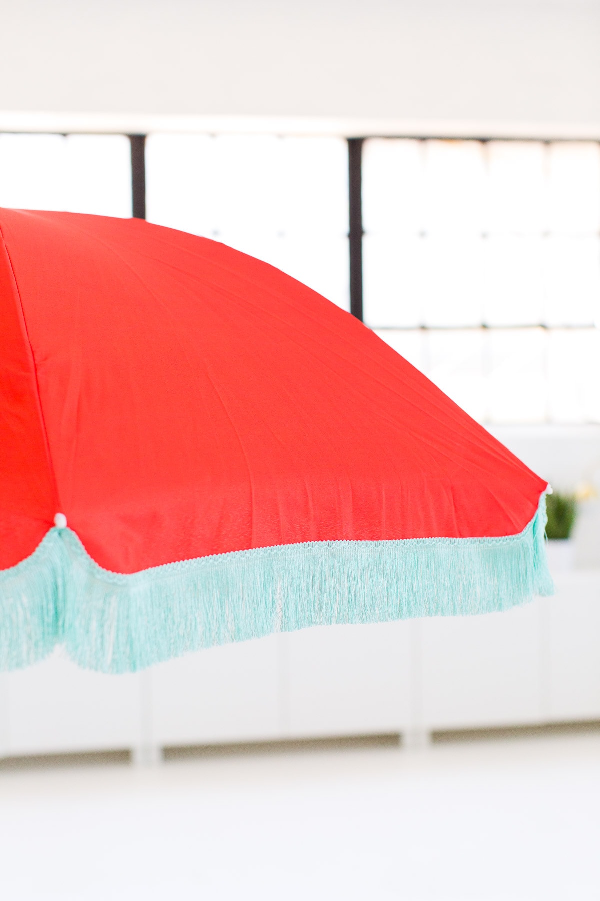 The cutest DIY retro beach umbrella for under $100 by Sugar and Cloth! - houston blogger - summer