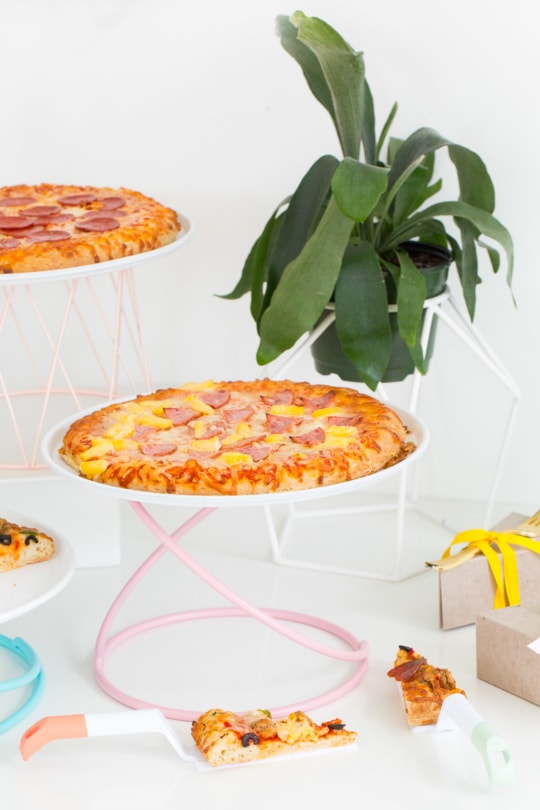 Because you always need to have 3 clever ways to serve pizza on hand! - sugar and cloth