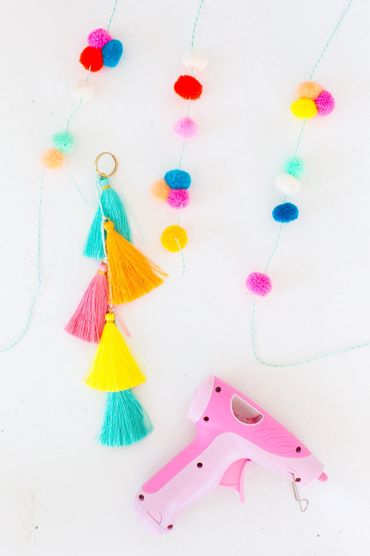 Make a statement this Summer with our DIY pom pom tassel circle pool bag! - sugar and cloth - houston blogger