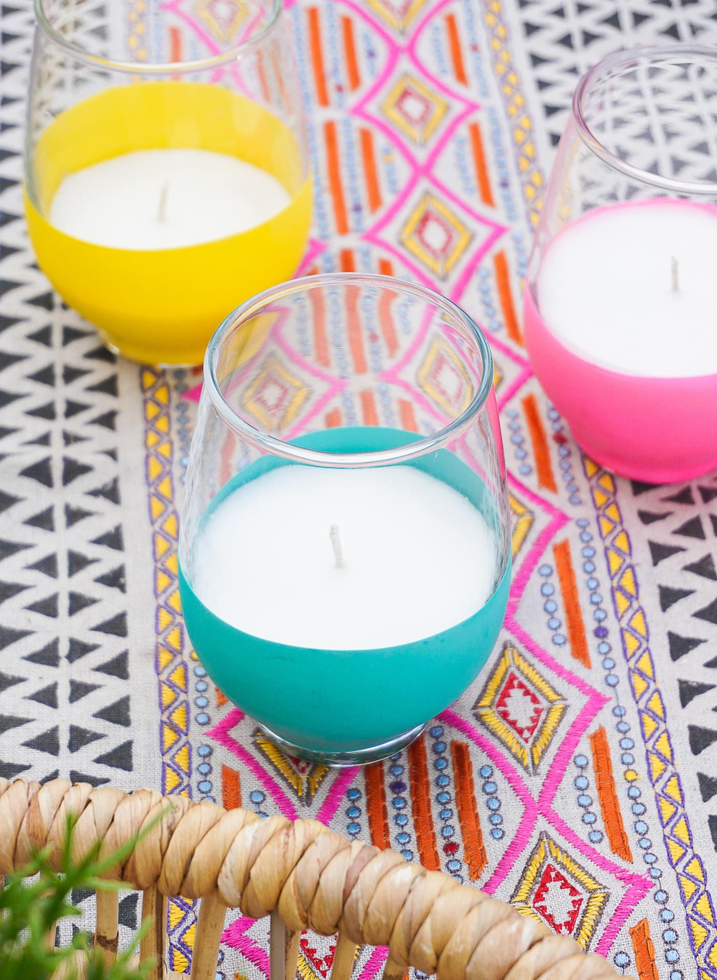 DIY BALLOON DIPPED CITRONELLA CANDLES - sugar and cloth