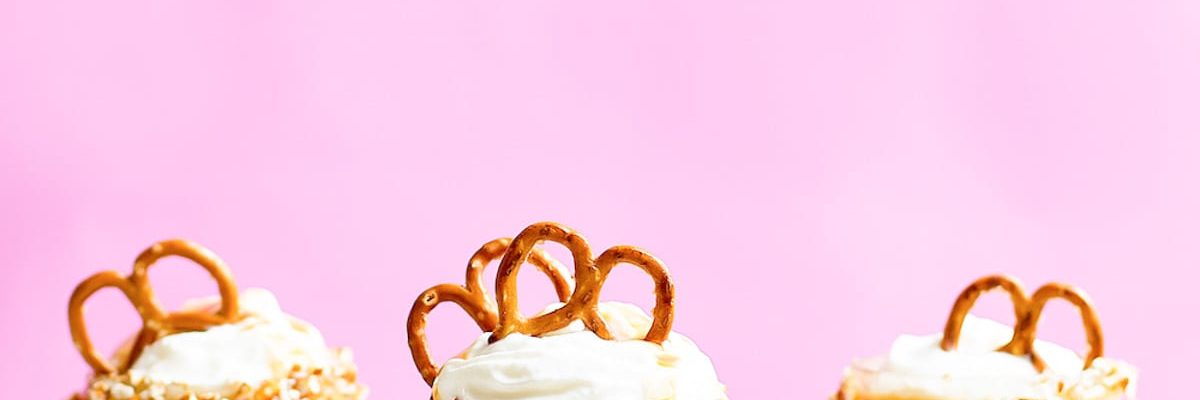 Boozy Salted Caramel Pretzel Root Beer Floats