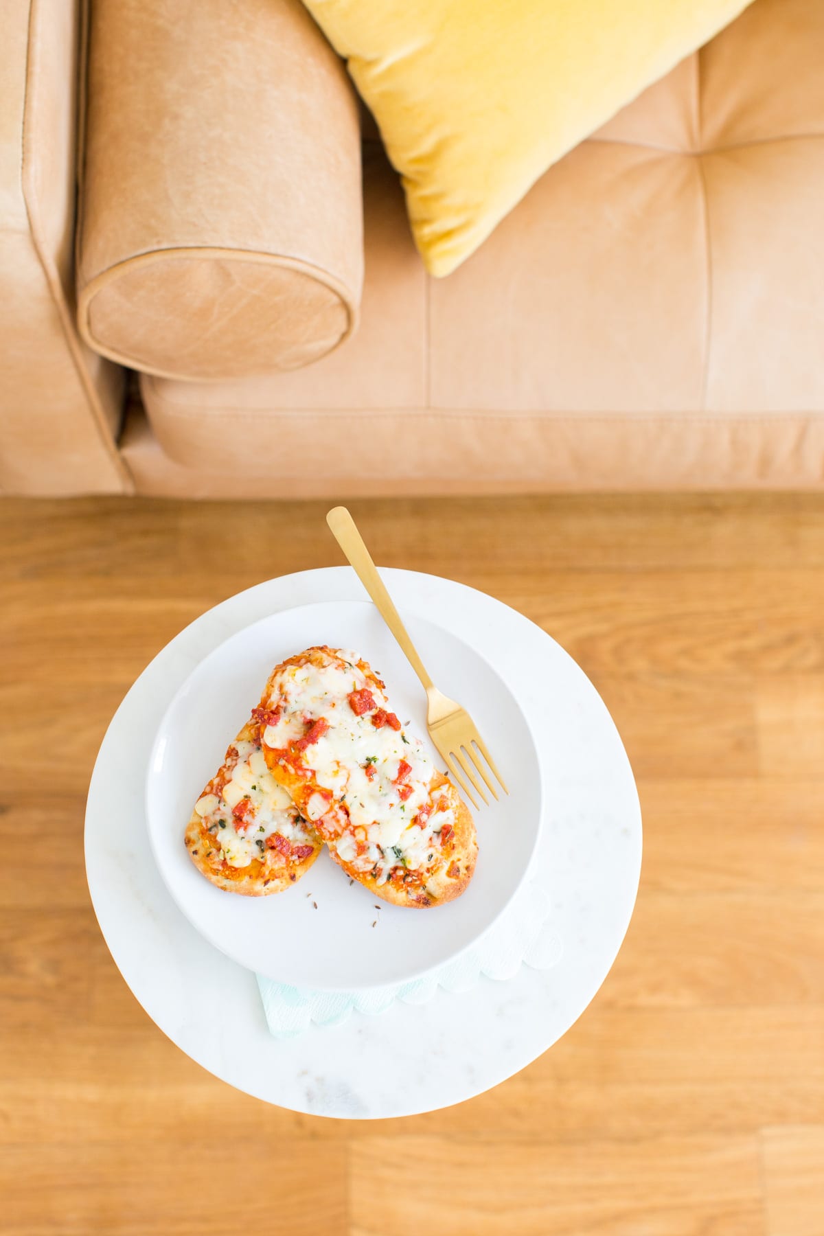 DIY marble and gold c table for tv dinners and snacking! - sugar and cloth - houston blogger - ashley rose #movienight #table #diytable #ctable #roundtable #marble #gold #homedecor #pizza