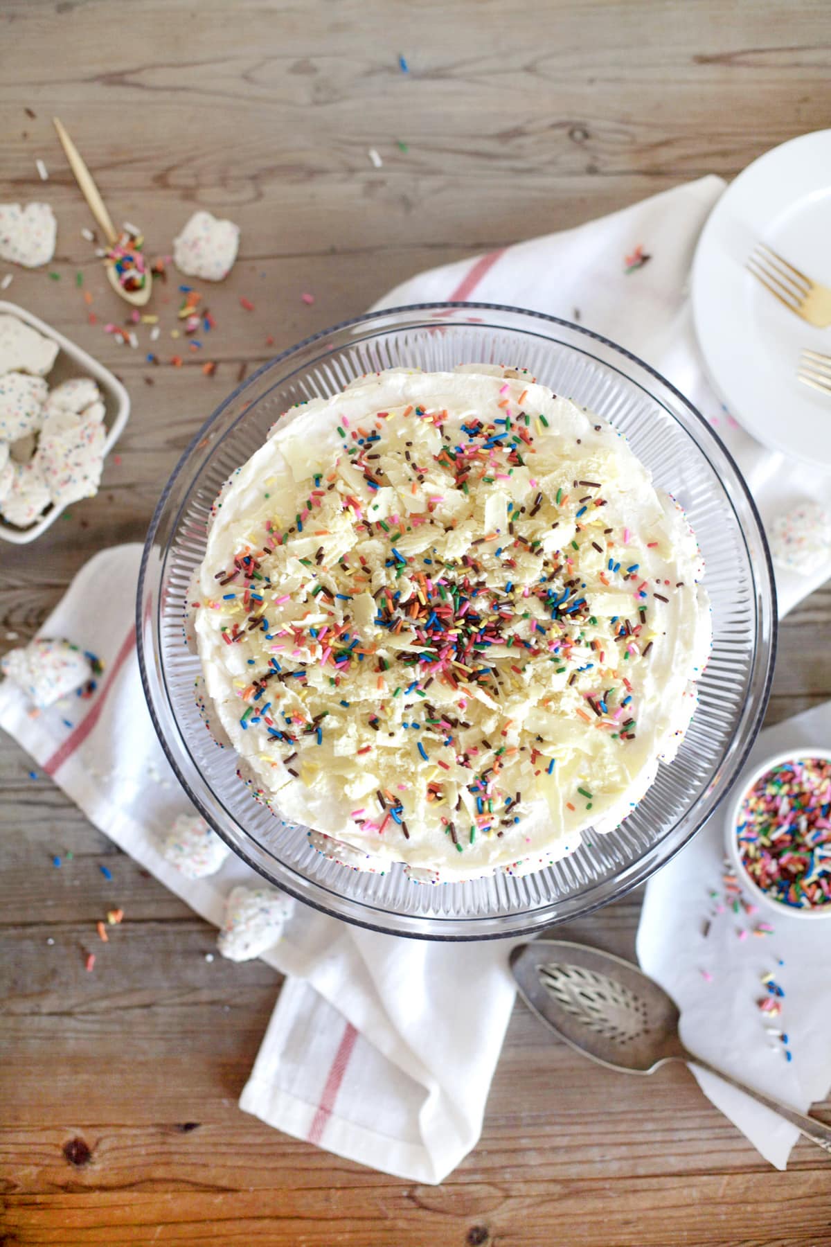 Frosted Animal Cracker Cake | Sugar & Cloth