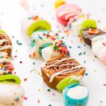 If you're a dessert lover, you're going to be ALL ABOUT these sweet everything dessert kabobs! - sugar and cloth - summer - houston blogger