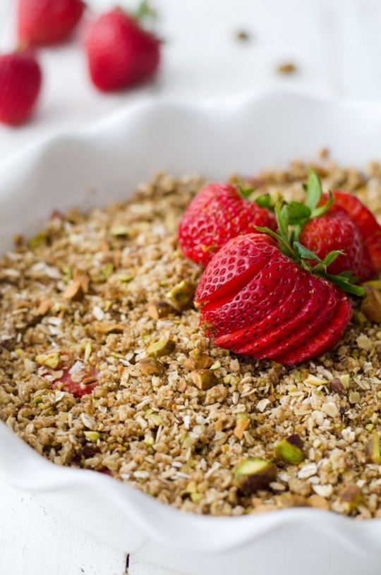 A Classic Strawberry Pistachio crumble Recipe to add to your recipe arsenal! - sugar and cloth - food blogger