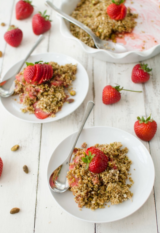 A Classic Strawberry Crumble Recipe to add to your recipe arsenal! - sugar and cloth - food blogger