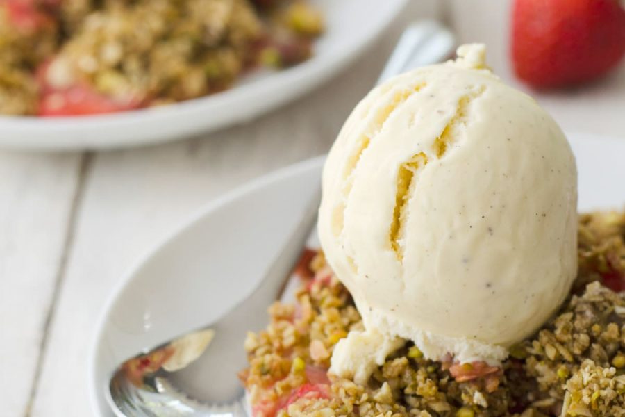 A Classic Strawberry Pistachio Crumble Recipe to add to your recipe arsenal! - sugar and cloth - food blogger