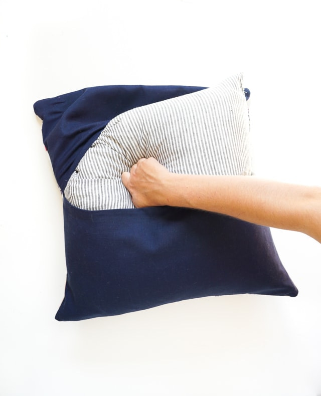 Say what?! DIY no-sew envelope pillows made from napkins! - sugar and cloth
