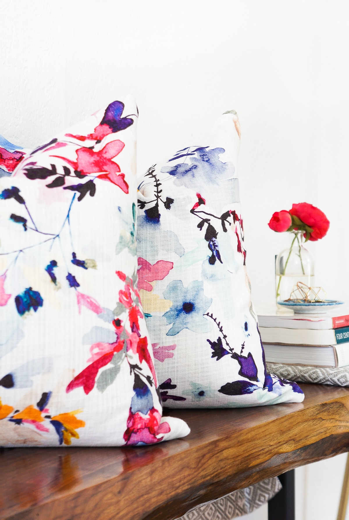 Say what?! DIY no-sew envelope pillows made from napkins! - sugar and cloth