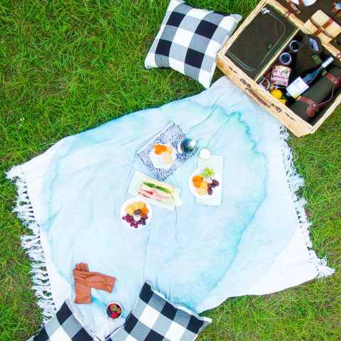 We're getting fall weather ready with this DIY watercolor throw blanket - sugar and cloth - best DIY blog - houston blogger - ashley rose