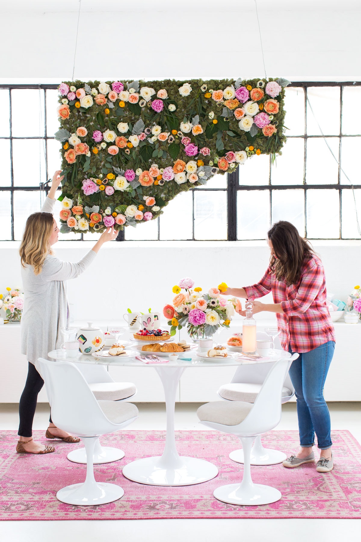 DIY Hanging Flower Wall Installation by Top Houston Lifestyle Blogger Ashley Rose of Sugar & Cloth | #diy #flowerwall #wallhanging #flower #floral #diydecor #backdrop 