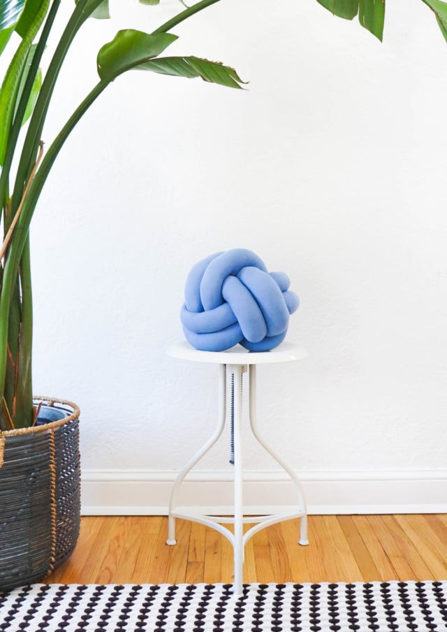 step by step tutorial instructions for How To Make A DIY Knot Pillow for your home decor color! by top Houston lifestyle blogger Ashley Rose #homedecor #diy #diyhomedecor #pillow #howto #decor #tutorial