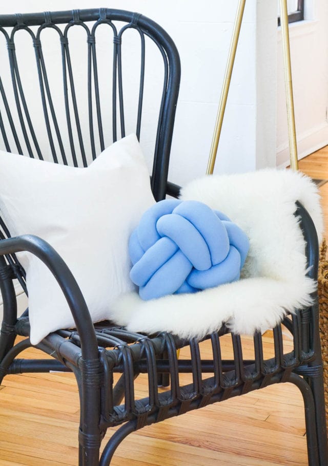 DIY knot pillow by Sugar & Cloth, an award winning DIY, recipes, and home decor blog.