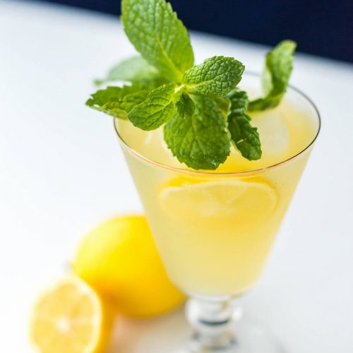 Sparkling Mint Meyer Lemonade by Sugar & Cloth, an award winning DIY and recipe blog.
