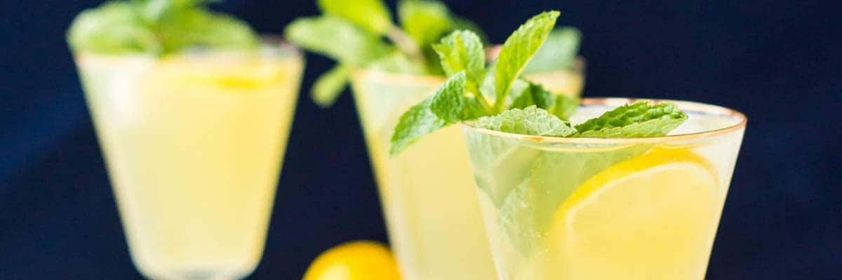 Sparkling Mint Meyer Lemonade by Sugar & Cloth, an award winning DIY and recipe blog.