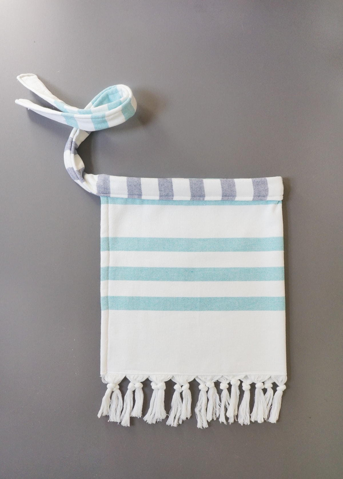 Cabana Stripe Apron by Sugar & Cloth, an award winning DIY, home decor, and recipes blog.