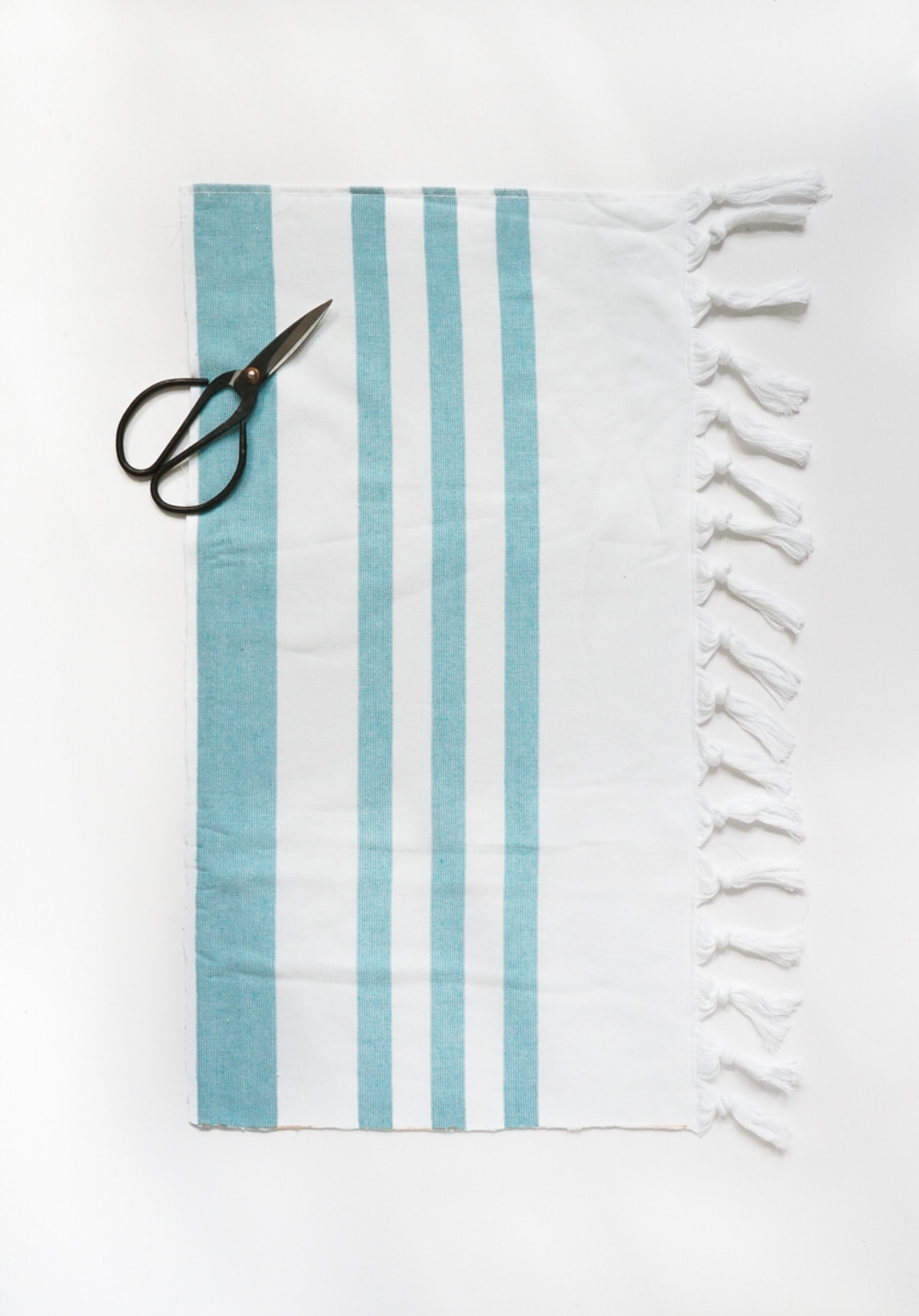 Cabana Stripe Apron by Sugar & Cloth, an award winning DIY, home decor, and recipes blog.