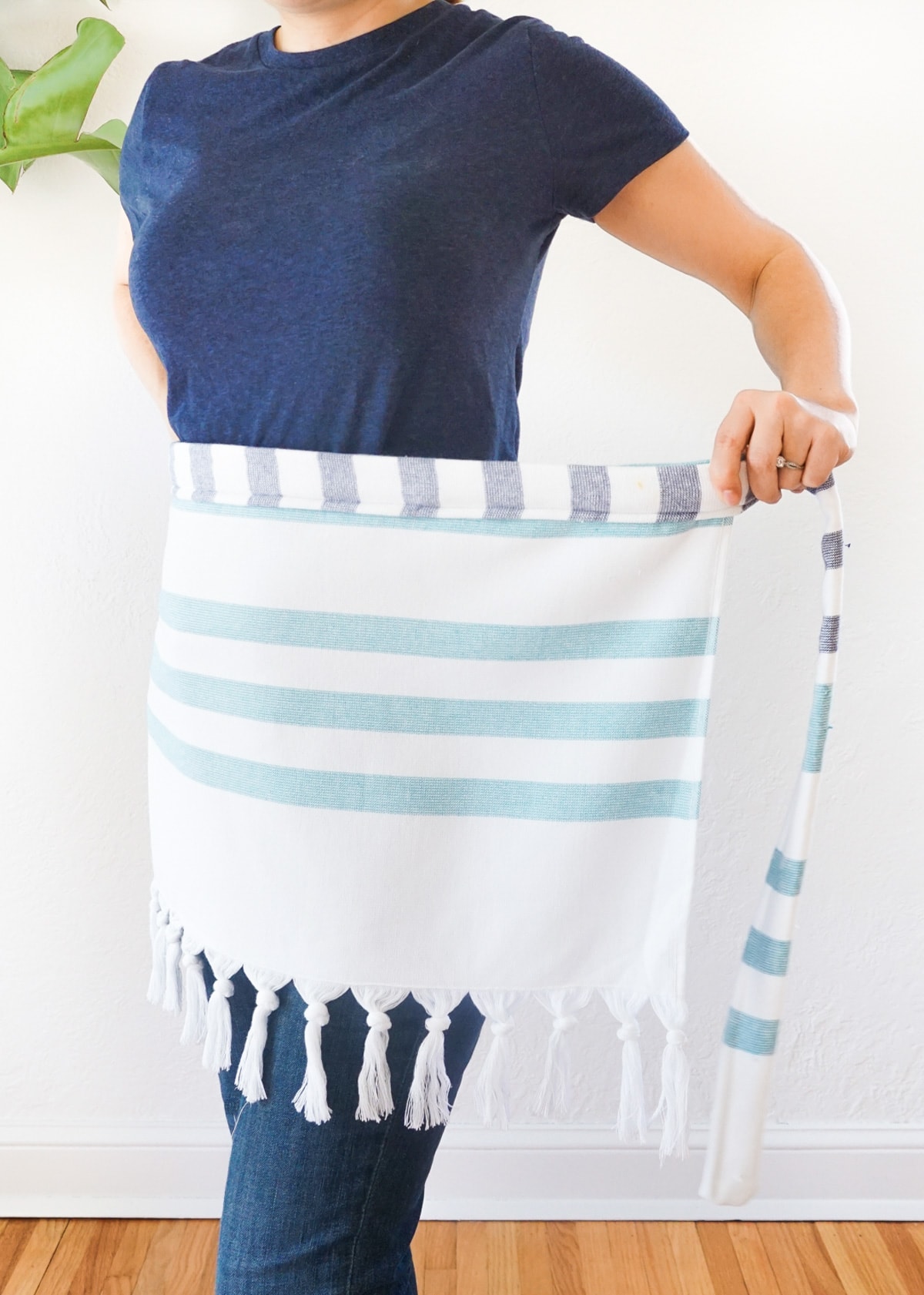 Cabana Stripe Apron by Sugar & Cloth, an award winning DIY, home decor, and recipes blog.