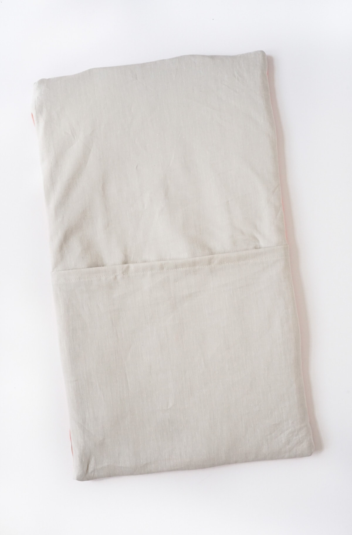 Diy Structured Pleat Lumbar Pillow by Sugar & Cloth, an award winning DIY, home decor, and recipes blog.