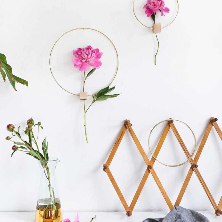 How To Make A DIY Minimalist Flower Wall Hang Décor